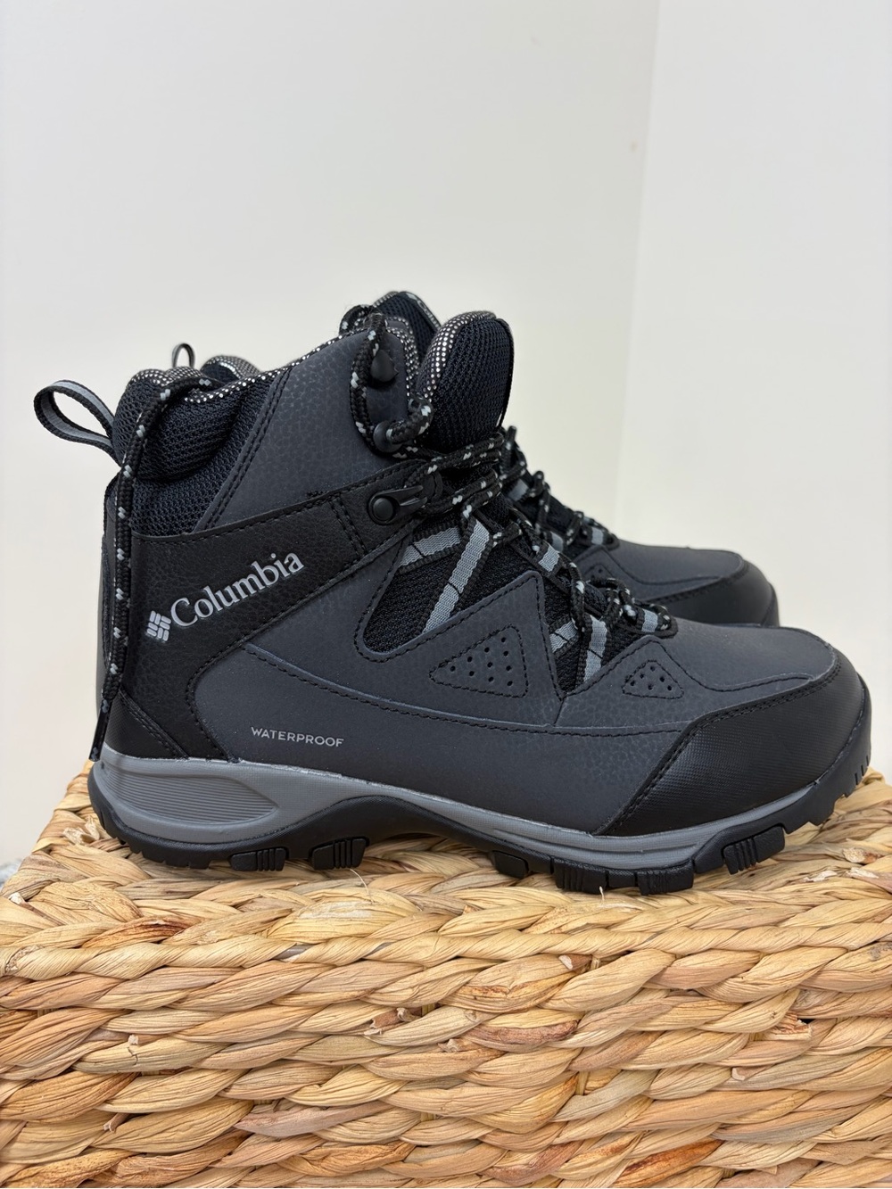 Columbia Men's Waterproof Boots - Black & Gray